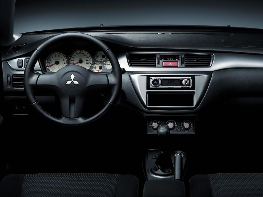  Mitsubishi Lancer 2005 года  (фото 12 из 13)